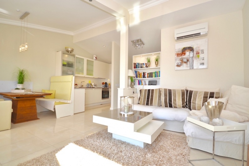 High Standard End Of Terrace House With Marvelous Views Located At
